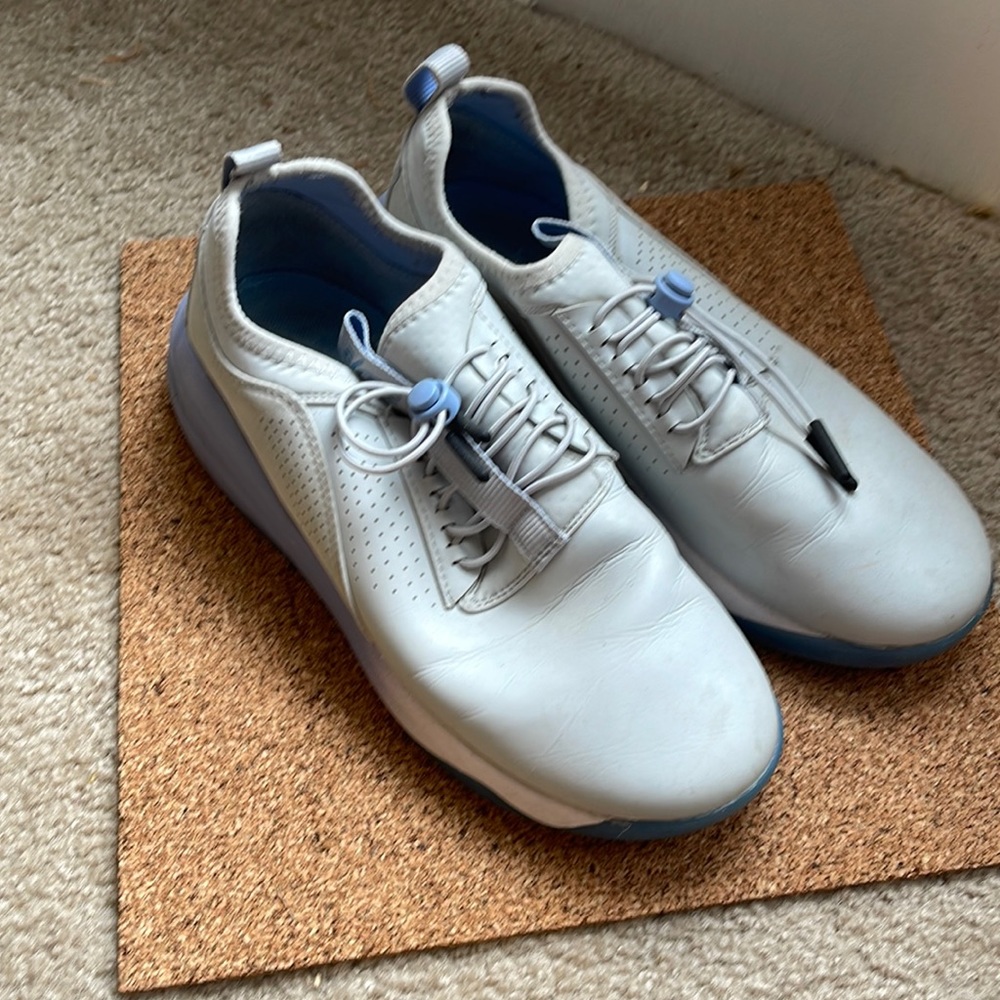 Clove nursing shoes